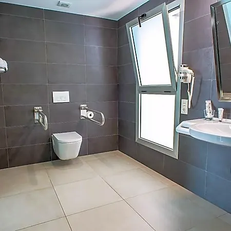 Taimar Hotel 4*